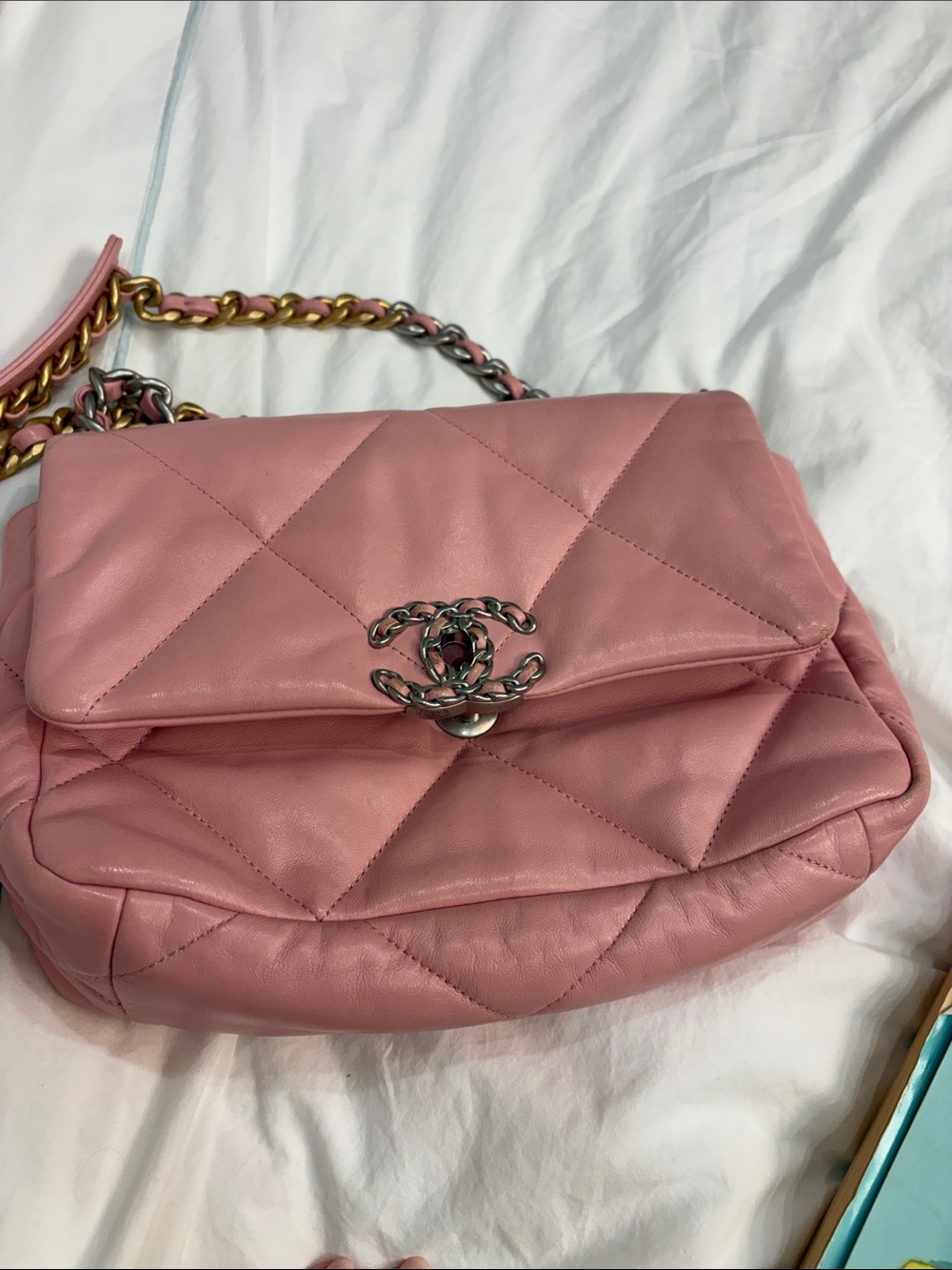 CHANEL Pink medium 19 flap Quilted Leather Shoulder Bag with Chain Strap - Picture 3 of 9